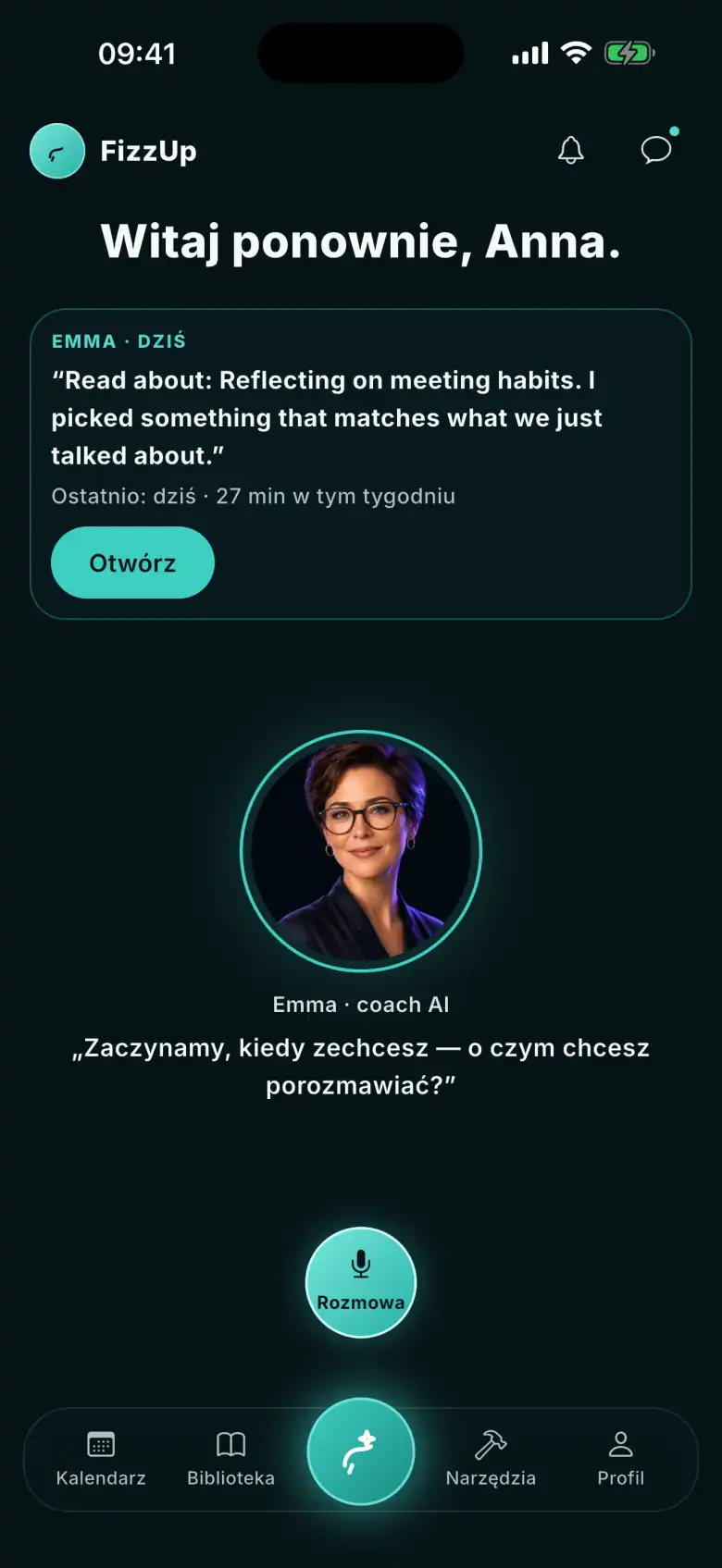 Ekran startowy FizzUp: Emma, coach AI, pyta „o czym chcesz porozmawiać?”, nad nią propozycja lektury, pod nią przycisk Rozmowa